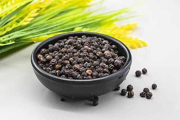 pngtree-seasoning-black-pepper-hd-photography-material-image_1028641